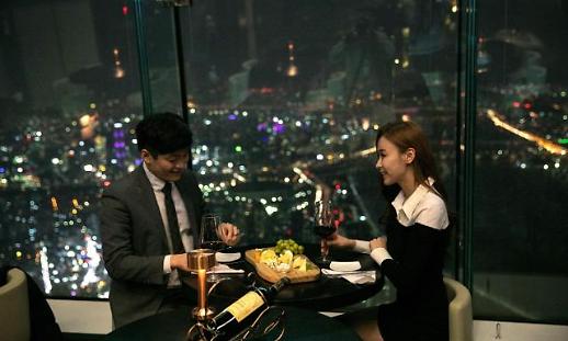 올해 첫 기념일 특수, 발렌타인데이...성인용품 초콜릿·VR 등 이색상품에도 시들 우려