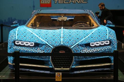 [광화문갤러리] 레고 블록으로 만들어진 슈퍼카 부가티 시론, 이게 움직인다고??