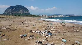 60% rác trên bờ biển Jeju là rác thải nhựa