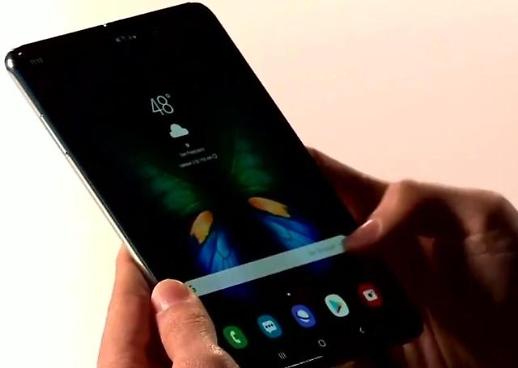 [집중분석 갤럭시폴드④]세계 첫 출시 폴더블폰에 대해 지니는 불안한 시선 5가지