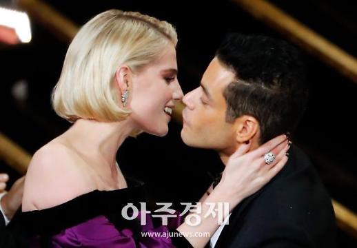 [슬라이드 화보] 보헤미안 랩소디 인연, 라미 말렉♥루시 보인턴과 진한 키스