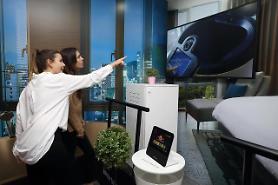 KT showcases 5G-connected autonomous hotel concierge robot at MWC