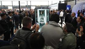 Samsung thinks about development of rollable and stretchable phones