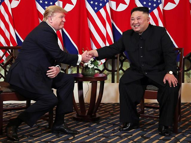 [SUMMIT] Trump tempts Kim with compliments and possible incentives