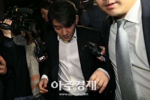 [슬라이드 화보] 버닝썬 논란 승리, 경찰 자진출석 현장