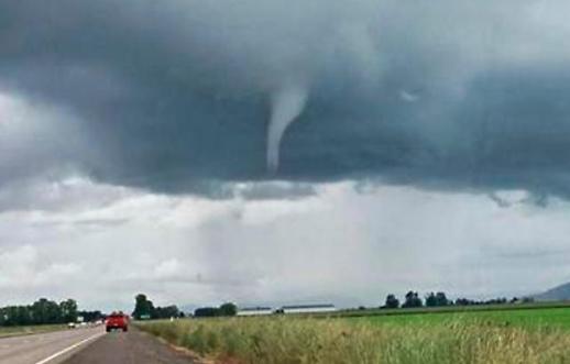 [광화문갤러리] 미국 남부 휩쓴 초강력 토네이도...최소 23명 사망
