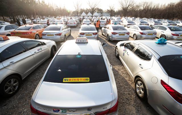 Taxi drivers agree to permit Kakaos carpool service for rewards