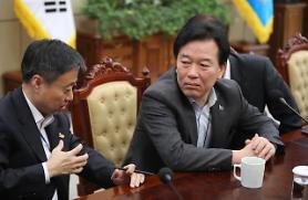 S.Koreas presidential office vows to keep denuclearization talks on track 