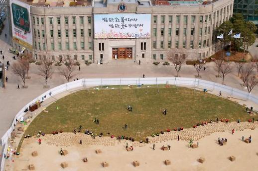 [광화문갤러리] 초록 잔디 옷 갈아입는 서울광장