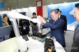 Tổng thống Hàn Quốc kêu gọi nỗ lực phát triển công nghiệp chế tạo robot