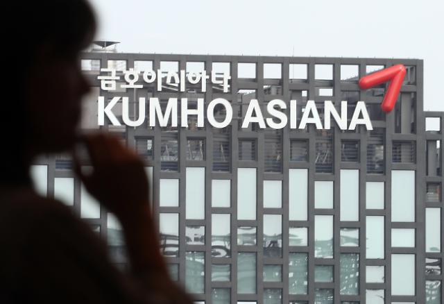Kumho group chairman abandons all key posts to rescue Asiana Airlines