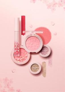 올봄 벚꽃 개화하니, 뷰티업계도 ‘핑크빛’
