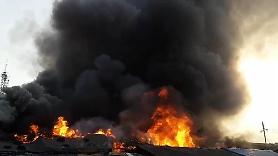 Lính cứu hỏa đấu tranh với cháy rừng ở Busan