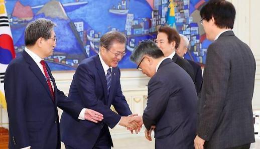 경제 원로들 文대통령에 최저임금, 시장 수용성 감안해야