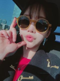 각진 얼굴엔 둥근 안경....어울리는 안경 고르는 방법