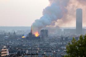 Nhà thờ này được cả thế giới biết đến qua tác phẩm “Thằng Gù Nhà Thờ Đức Bà” bị cháy