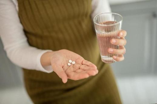 약국·면세점 판매되는 건강기능식품, 동네슈퍼·백화점에서도 구입 가능