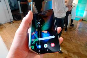 Galaxy Fold ra mắt, đạt chứng nhận màn hình an toàn