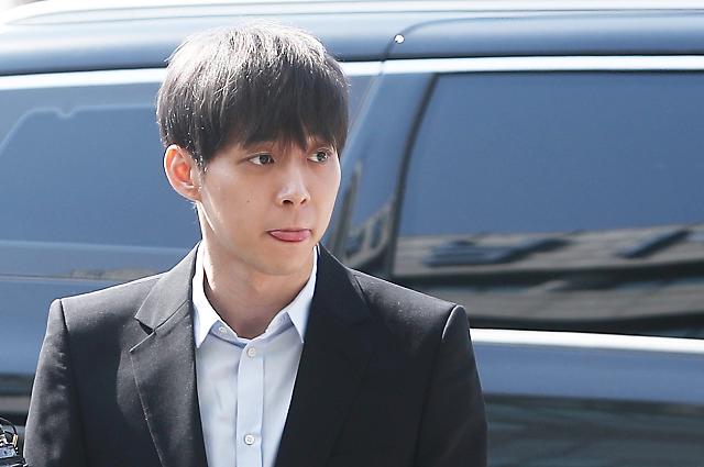 Police seek arrest warrant for JYJ member Yoochun on charges of using drug