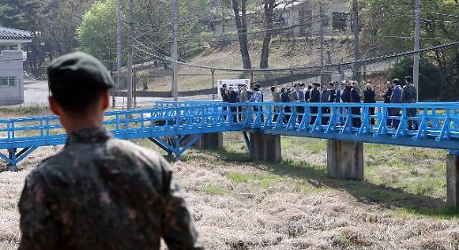 [광화문갤러리] 남-북 정상이 걸었던 판문점 도보다리 일반에 개방