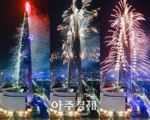 [슬라이드 화보] 롯데호텔 옥상에서 바라본 2019 롯데월드타워 불꽃축제