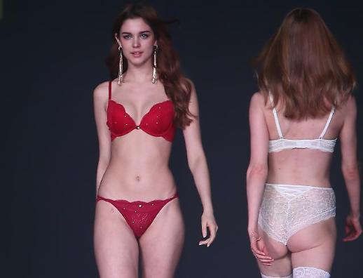[슬라이드 화보] 눈 둘 곳 없는 란제리 패션쇼