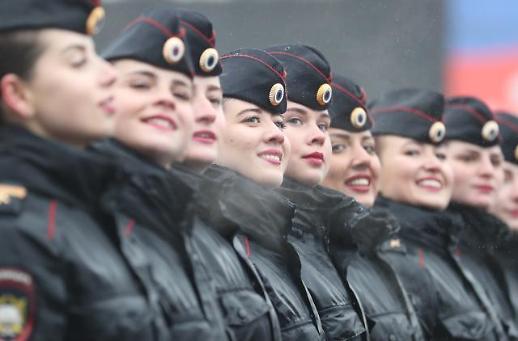 [슬라이드 화보]  붉은광장 점령한 러시아 미녀군단