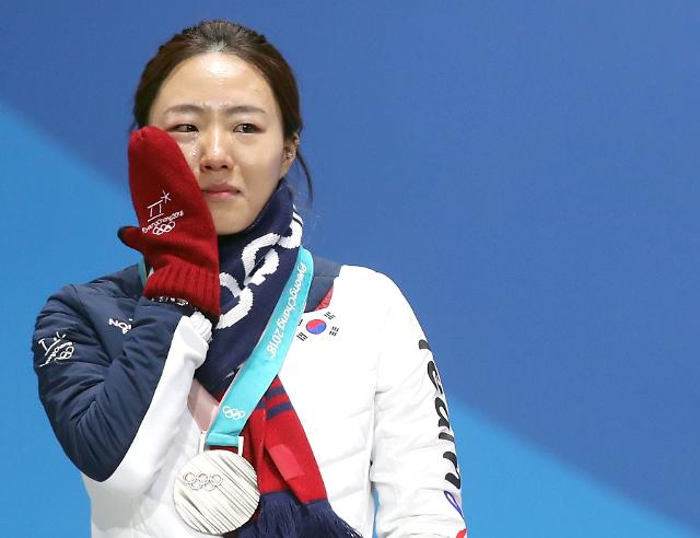 Two-time speedskating Olympic champion Lee Sang-hwa announces retirement 