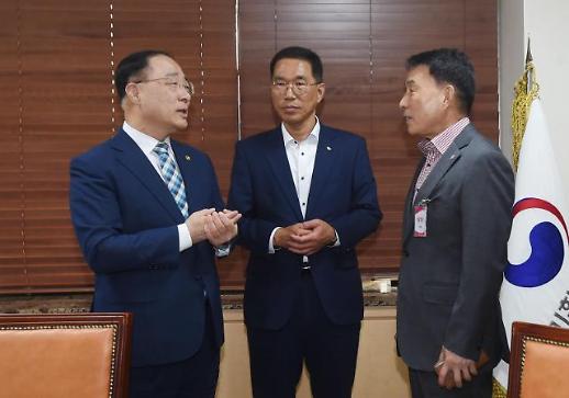 홍남기 부총리, 버스 파업 해법 찾나