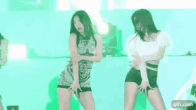 Red Velvets Joy apologizes for running off stage during performance in panic