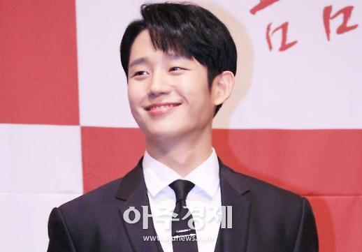 [슬라이드 화보] 정해인, 여심 사로잡는 미소