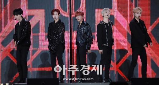 [슬라이드 화보] ​AB6IX(에이비식스), 정식 데뷔 전 무대도 완벽 (2019 드림콘서트)