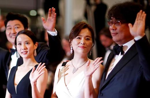 [슬라이드 화보] 칸 레드카펫 밟은 봉준호감독 기생충