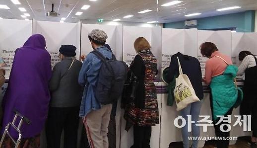 [호주 총선 현장을 가다] 90% 넘는 투표율 비결은 ‘의무투표제·이민자 배려’