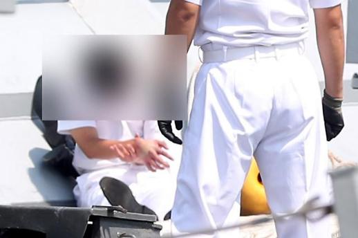 [슬라이드 화보] 해군 청해부대 최영함 홋줄 터져 군인 5명 사상