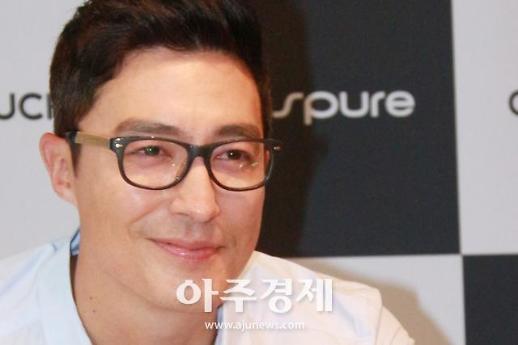 [슬라이드 화보] 조각미남 다니엘 헤니 여심 저격 미소