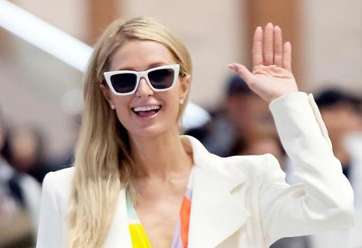 [슬라이드 화보] 힐튼 그룹 상속녀 패리스 힐튼 눈길끄는 패션