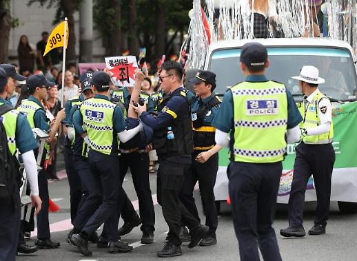 [슬라이드 화보] 퀴어 퍼레이드 반대