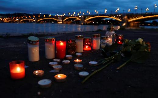 [슬라이드 화보] 헝가리 다뉴브강 추모 물결