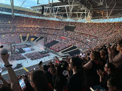 [광화문갤러리] 웸블리 스타디움에 울려 퍼진 한국어 떼창