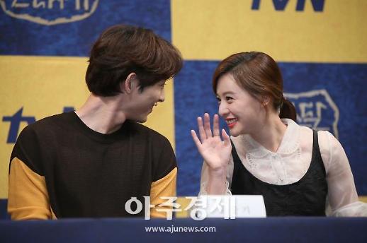 [슬라이드 화보] 송중기-김지원, 제작발표회에서 꽁냥꽁냥?! (아스달 연대기)