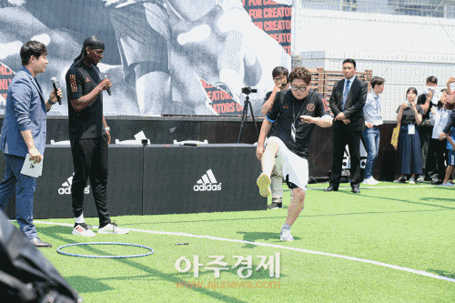 [슬라이드 화보] ​BJ 감스트와 함께 관제탑 추는 포그바 (움짤 포함)