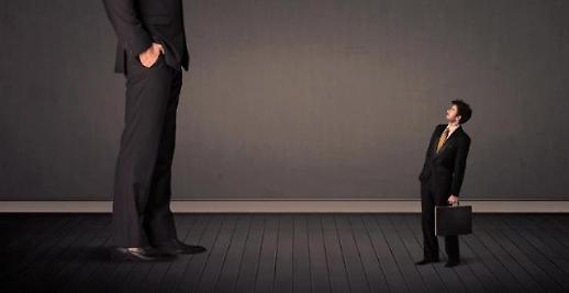 [연예계 갑질 횡포] ③ 자존감 도둑 방송국…시청률 따라 대우도 바뀌어