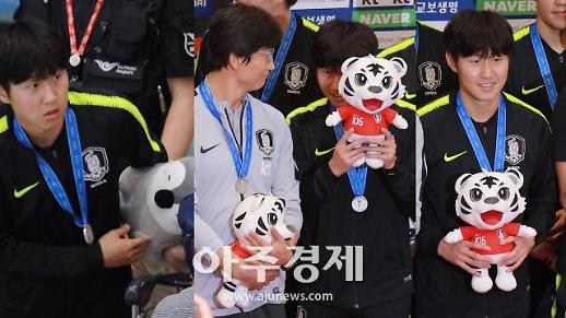 [슬라이드 화보] 막내형 이강인, 가지각색의 표정 모음