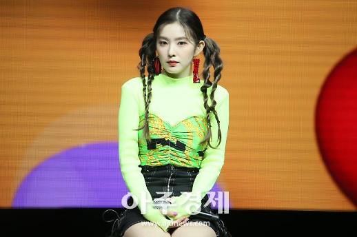 [슬라이드 화보] ​아이린, 아이린도 소화하기 힘든 네갈래 머리 (레드벨벳 짐살라빔)