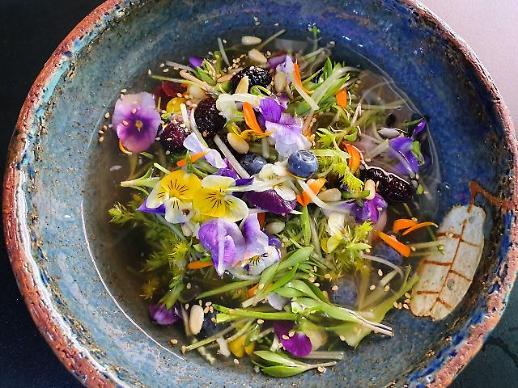 [광화문갤러리] 꽃내음 가득한 오이냉국