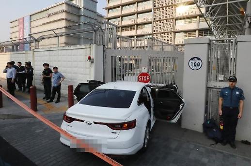 [슬라이드 화보] 승용차에 부탄가스 싣고 미국대사관 돌진