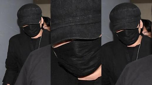 [슬라이드 화보] ​양현석 YG 전 대표, 지하주차장에서 기자들 피해 도망치듯 귀가