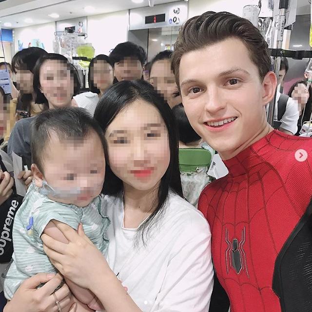 Actor Holland, clad in Spider-Man uniform, visits pediatric ward in Seoul