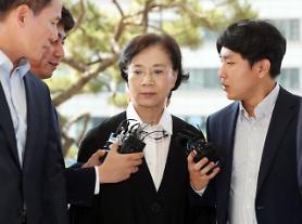Wife and daughter of Hanjins late chairman given suspended jail sentences